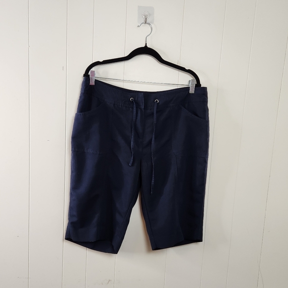 Northern Reflections Navy Blue High Rise Bermuda Shorts Pockets Hiking Size 16 - Picture 1 of 9